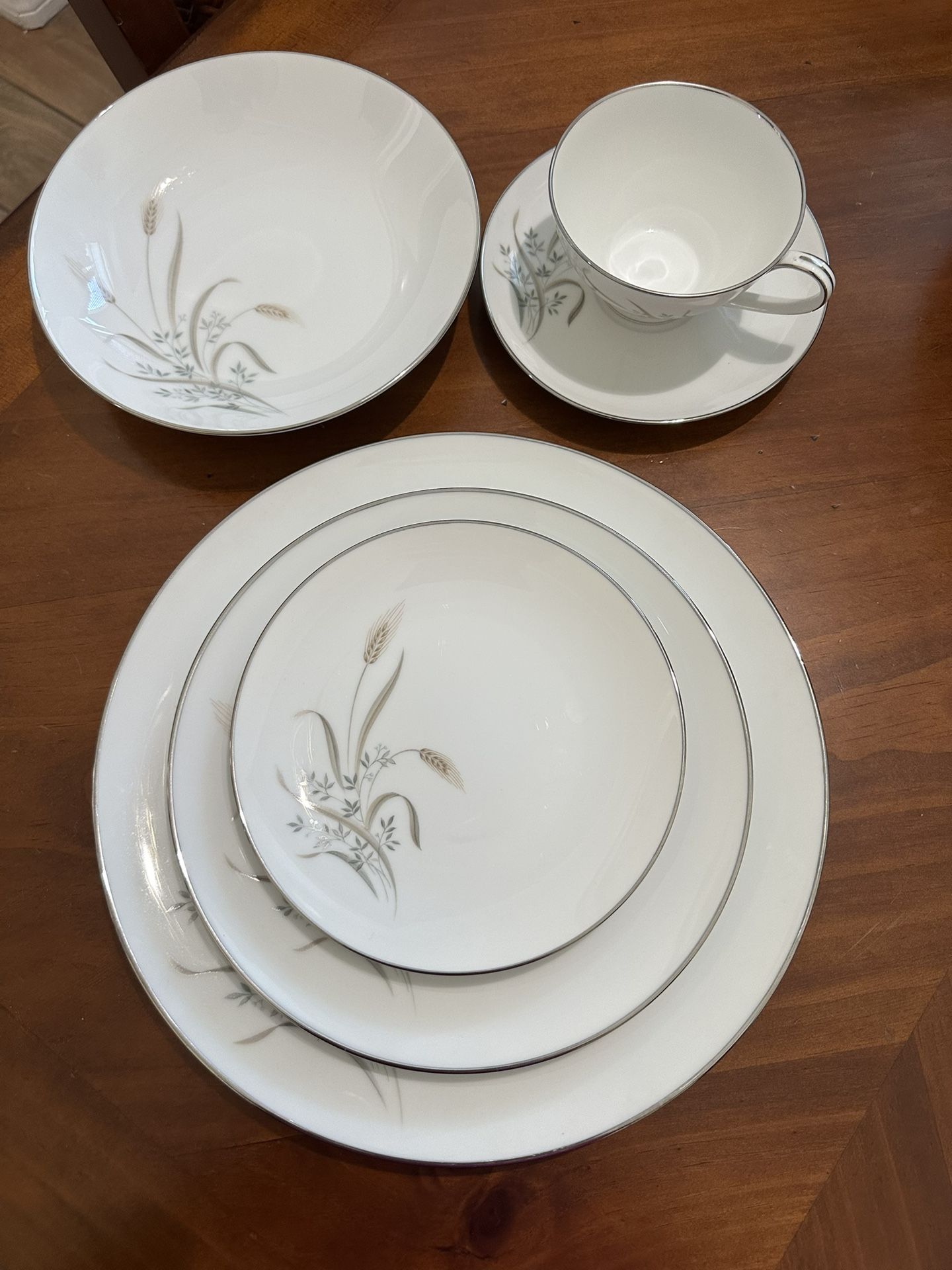 Fine China 8 Set