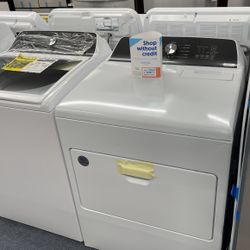 New Scratch And Dent Whirlpool Washer And Dryer Set. 1 Year Warranty 