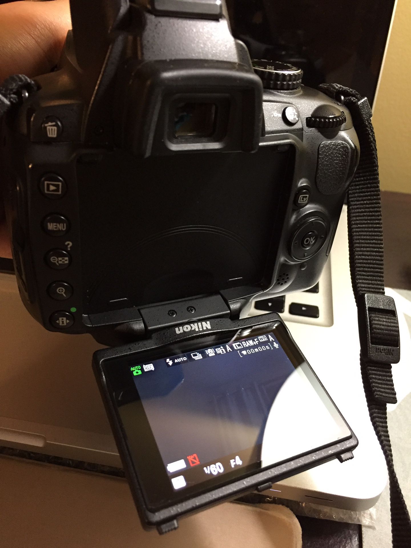 Nikon D5000 12.3MP Digital SLR Camera - with 2 Lenses 18-55mm & 55-200mm - Kit