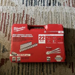 Milwaukee Sae Ratchet & Socket Set 