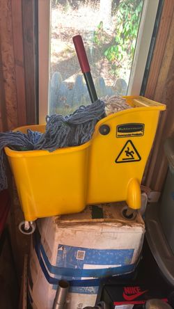 Mop bucket + 4 mop heads