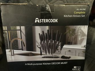 Hanford : brand new knife set with holder  , 22 pieces with a variety of knives   $25 