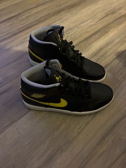 Mid 1’s- $100- OBO size Men’s 13