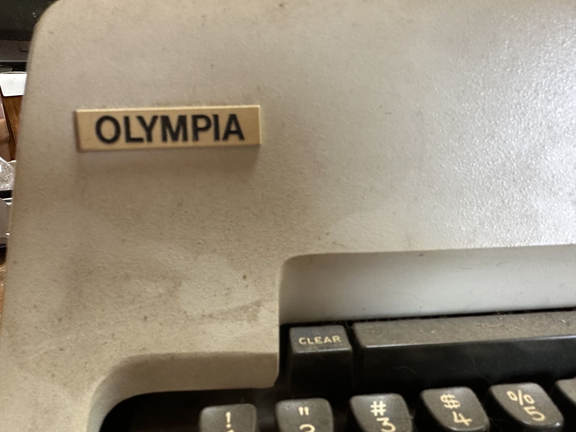 Olympia WILHELMSHAVEN Made In Germany Typewriter 