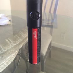 Milwaukee 500 lm Magnetic Black/Red LED Rechargeable Flashlight