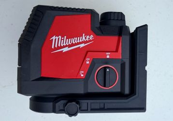 Milwaukee Green 100 ft. Cross Line and Plumb Points Rechargeable Laser Level
