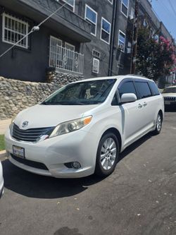 Toyota sienna 2011