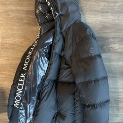Moncler Montcla Hooded Short Down Jacket Size Large