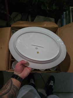 Kessington fine China full set 53 piece (petite Fleurs)