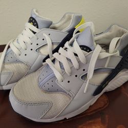 Kids Nike Huarache Size 5Y