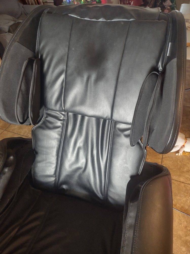 Full-body massage recliner, model BM-EC77, with remote