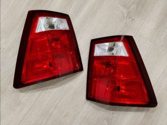 2005 Jeep Cherokee Tail Light Set – Pair