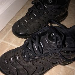 Nike Air Maxes Size 6.5 Boys