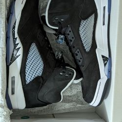 Jordan 5 Retro
Moonlight 