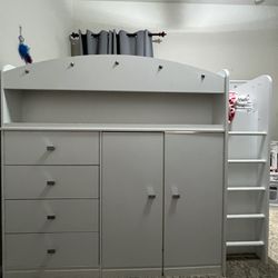 Twin Loft Bed -EUC SF Home DISSEMBLED And Ready For Pick Up ** Open To Reasonable Offers***