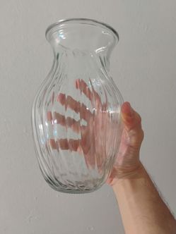 Clear Glass Ribbed Flower Vase