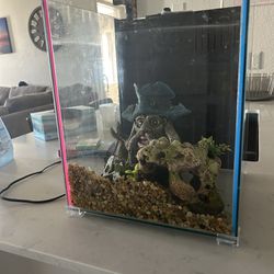 Fishtank with Pump, Aerated-lid