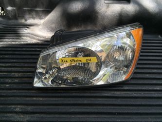 2004 Kia Spectra headlight
