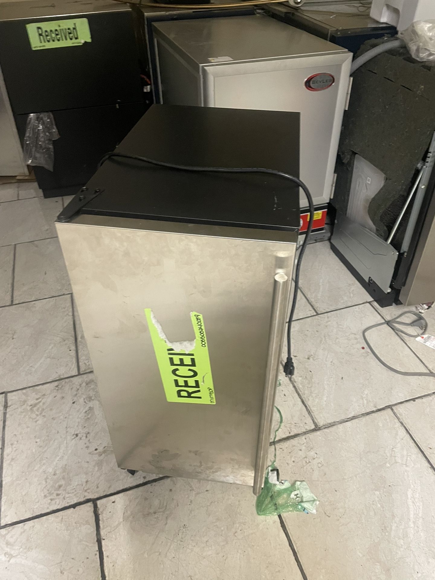 Icemakers Maxx Cold new 50 pounds with warranty