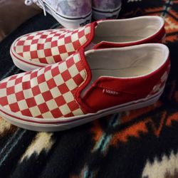 NEW 2 PAIRS OF VANS FOR PRICE OF 1!