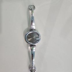 Gucci Women’s Silver Bangle Watch – Vintage, Elegant