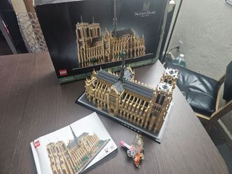Lego Notre-Dame de Paris (built)