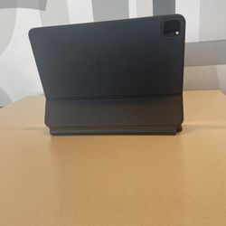 iPad Pro 12.9-inch 5th Gen 1TB M1 (2021) Wi-Fi Only (NON Cellular) + Magic Keyboard- Space Gray 