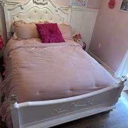 Bedroom Set – Full Bed w/ Mattress, Chandelier & Solid Wood Dresser/Hutch – $800 (Palm Bay) 