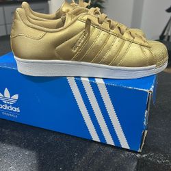 Gold Superstar Adidas Size 5.5 Grade School 