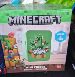 NIB Minecraft 6 Cans Mini Fridge/Cooler