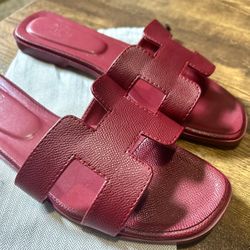 Women’s Hermes Wine Colored Slides 