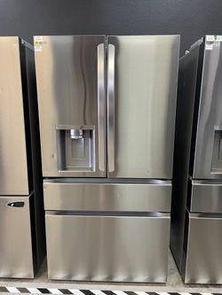 LG 4 Door refrigerator - 2 ice makers