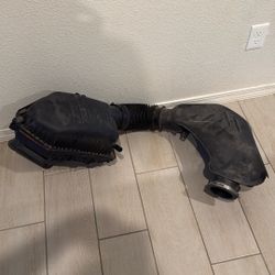 Challenger Air intake OEM 