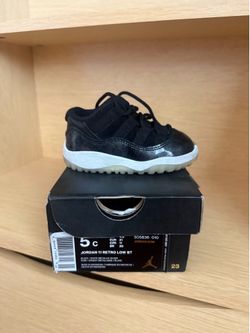 Toddler Jordan 11 low  size 5
