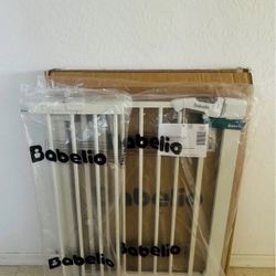 Wide Adjustable Pet Gate / Baby Gate - Fits Openings 26” - 40” 