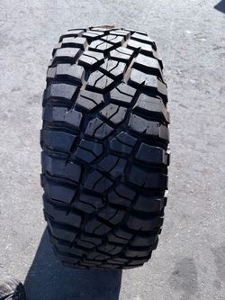 (1) Bfgoodrich Mud-Terrain T/A KM3 LT295/70R17