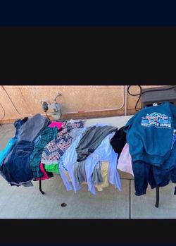 Ropita Para Niña Talla ,8,12, Y 14 Pantalones $5 Suéteres $5 Y Blusas $2