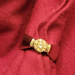 14kt While Gold Diamond Ring 