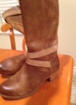 Women's size 6 ugg boots new never used