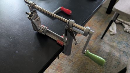 Apple corer peeler