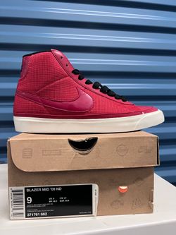 NEW! Nike Blazer Shoes Size: 9 $60