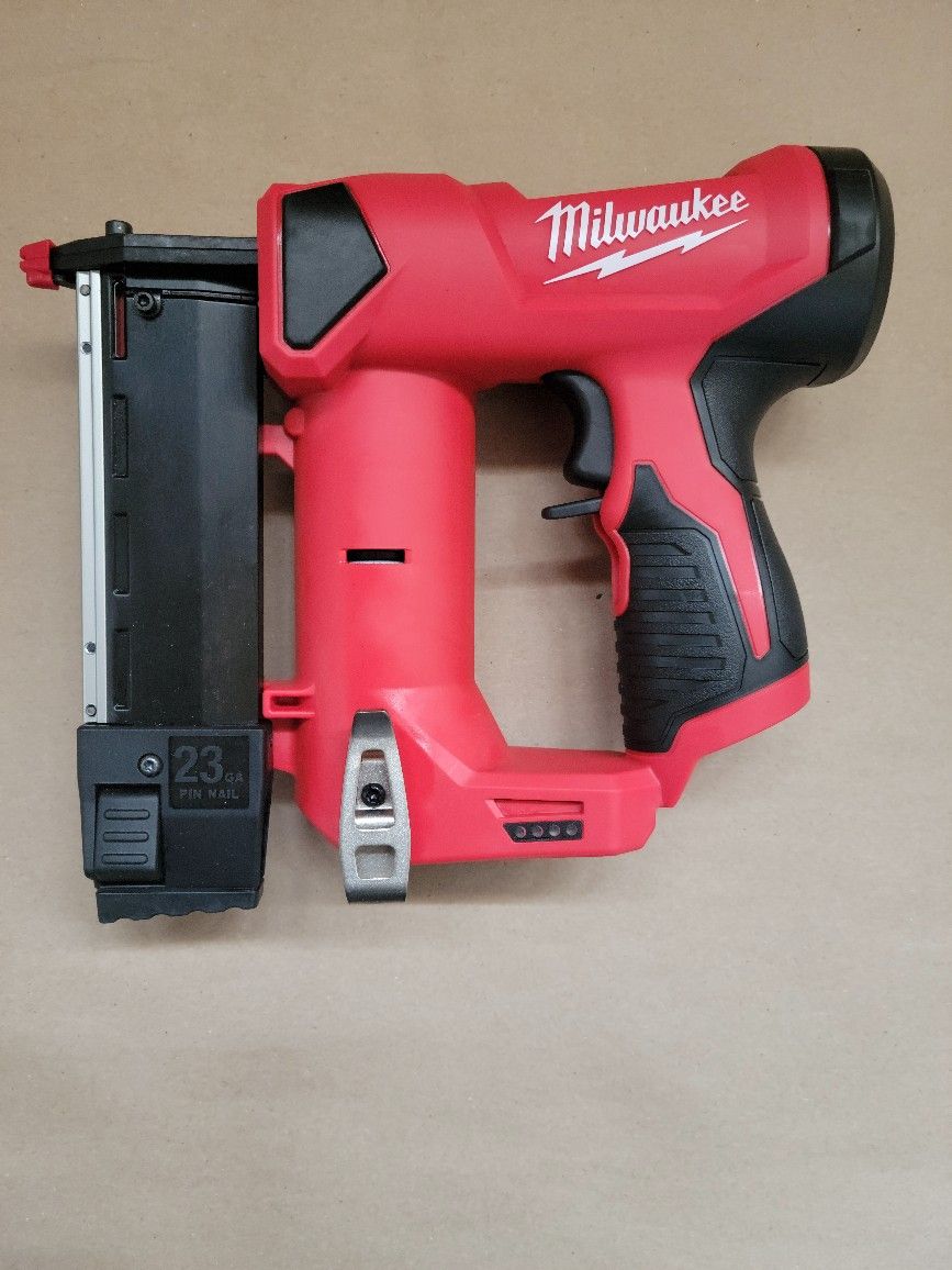Milwaukee M12 23 Gauge Pin Nailer
