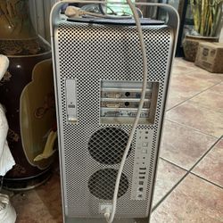APPLE Power Mac G-5 with 2 Monitors