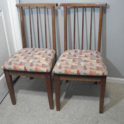 2-Spindle Back Dining Chairs With Upholstered Seats