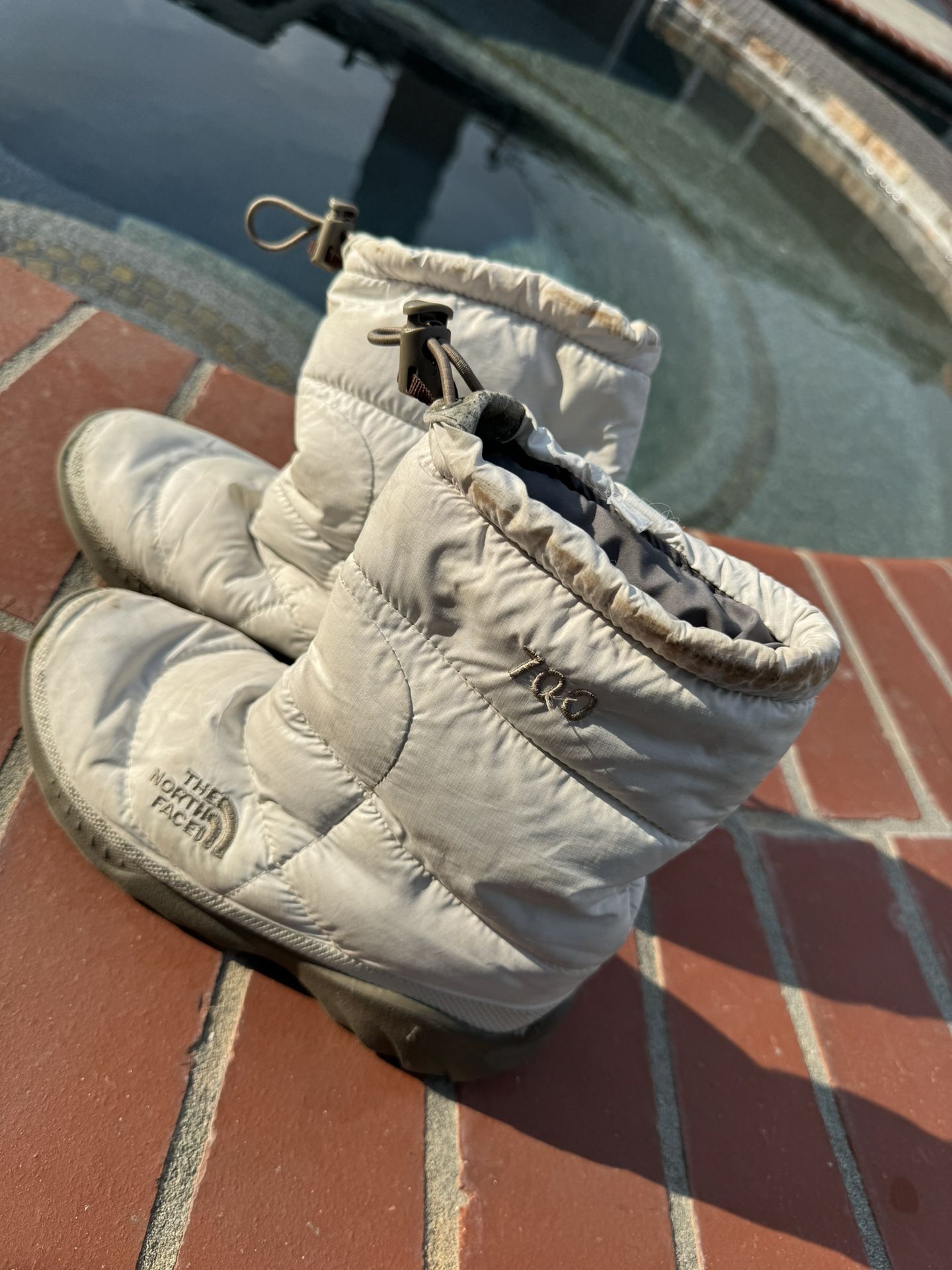 Women’s The North Face Snow Boots Size 5