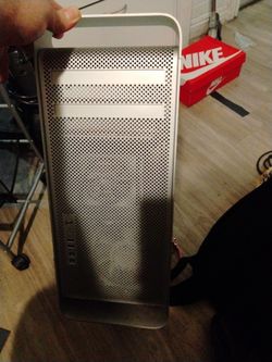 MAC PRO desktop