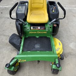 John Deere Z225 Zero turn 