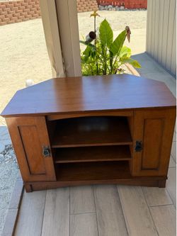 Beautiful Antique  Table or 📺 Tv stand .
