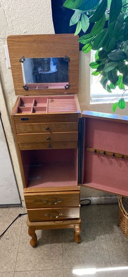 Jewelry stand