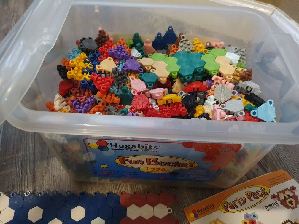 Hexabits Fun Bucket Flexible Puzzle Building toy